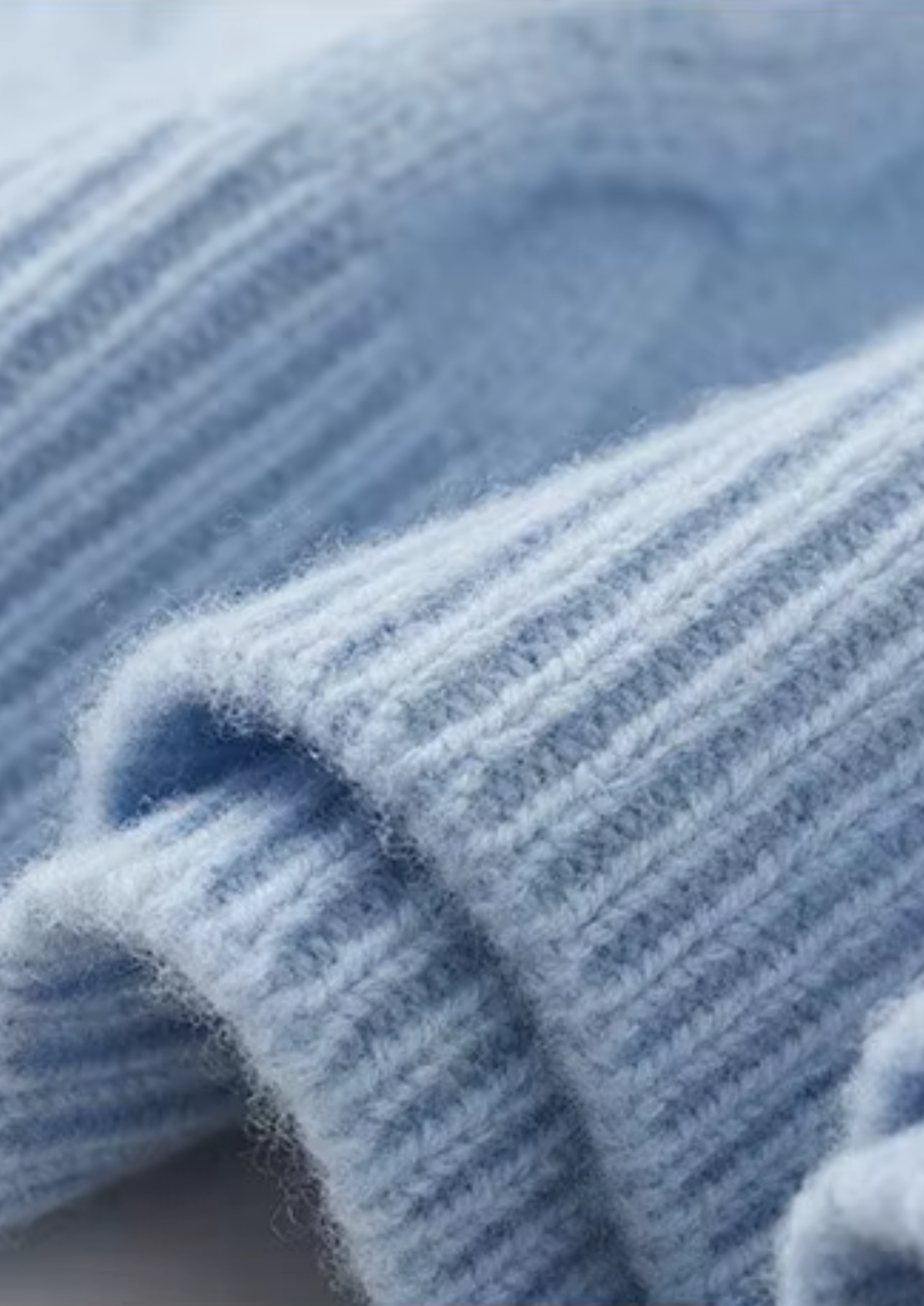 Pure Extra-Fine Merino Wool Wintertime Cable Crewneck | Auremmont