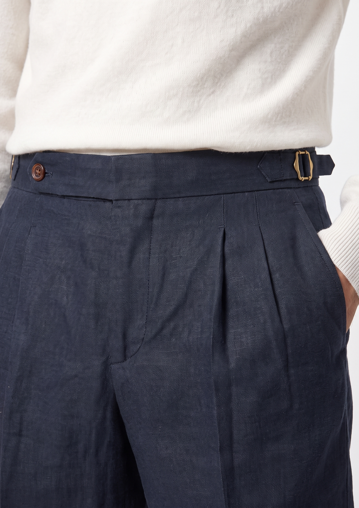 Navy Blue Pleated Linen Seaside Shorts | Auremmont