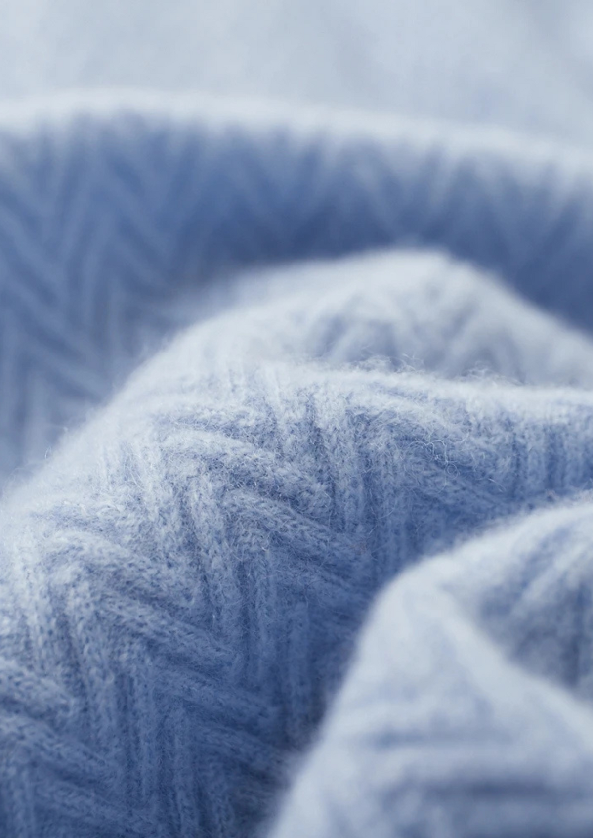 Premium Cashmere Zigzag Button Sweater | Auremmont