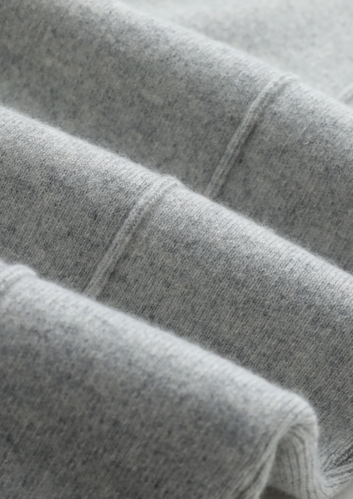Pure Extra-Fine Merino Wool Light Gray Luzzo Set | Auremmont