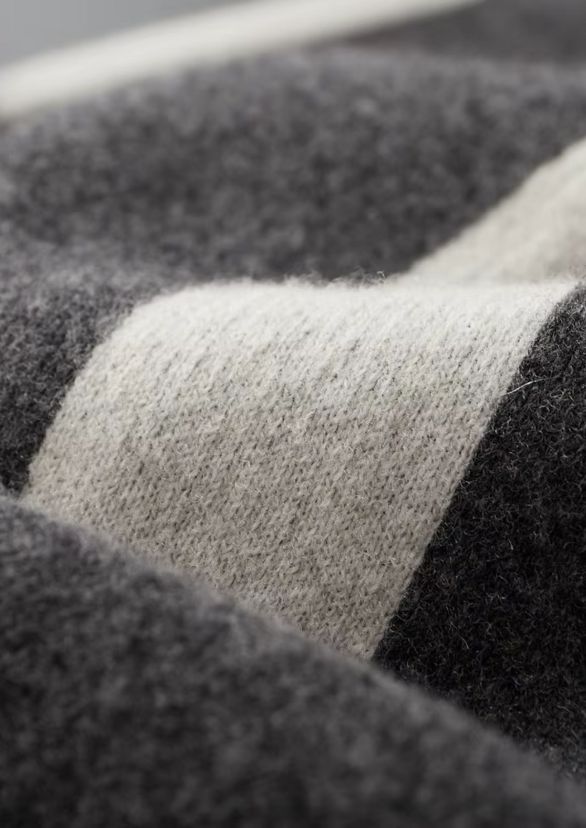 Pure Extra-Fine Merino Wool Wide Leisure Trousers | Auremmont