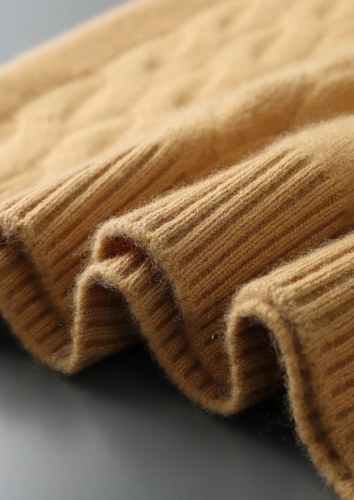 Premium Cashmere Cable Crewneck | Auremmont