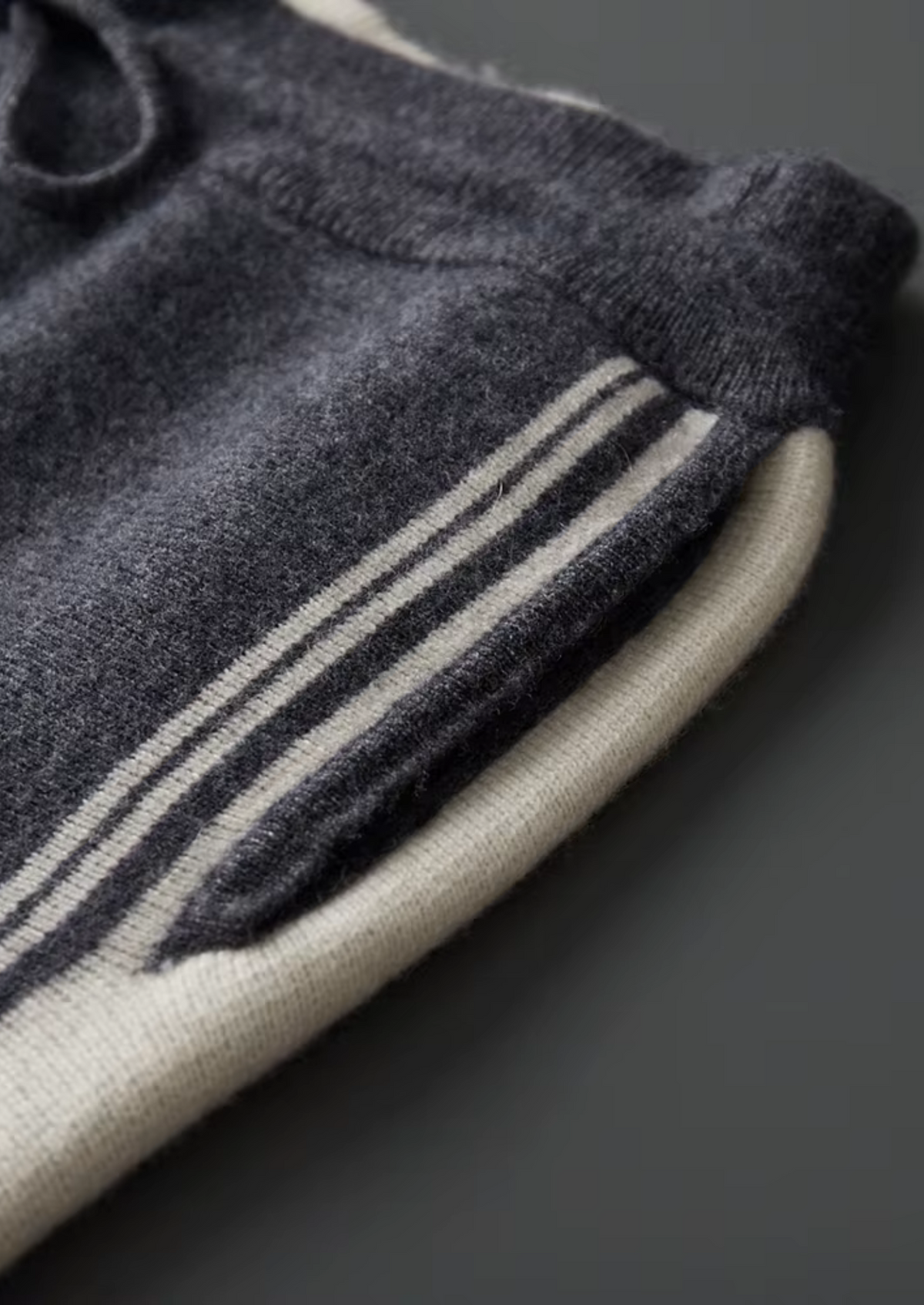 Pure Extra-Fine Merino Wool Dark Gray Damien Set | Auremmont