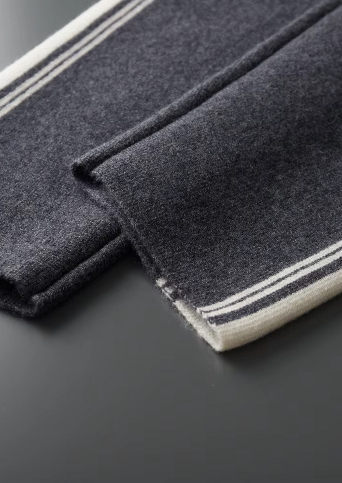 Pure Extra-Fine Merino Wool Dark Gray Damien Set | Auremmont