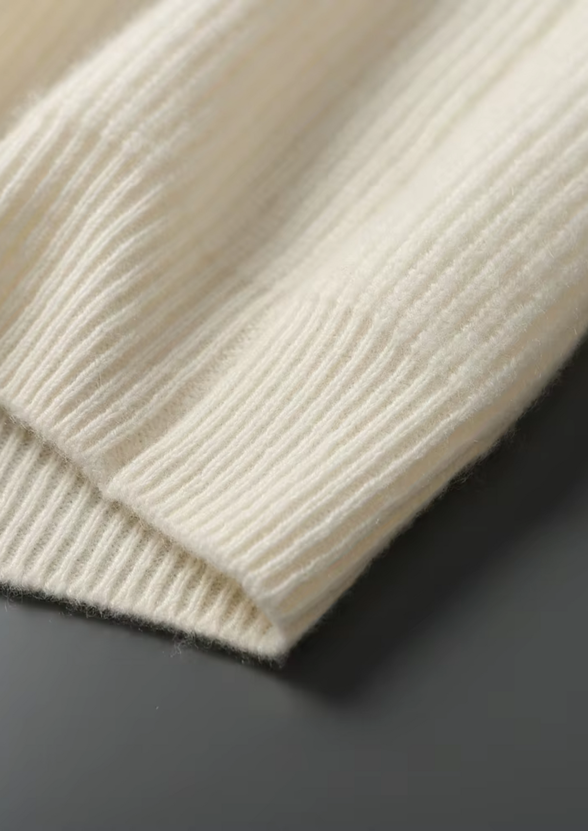Premium Cashmere Ribbed V-Neck Sweater | Auremmont