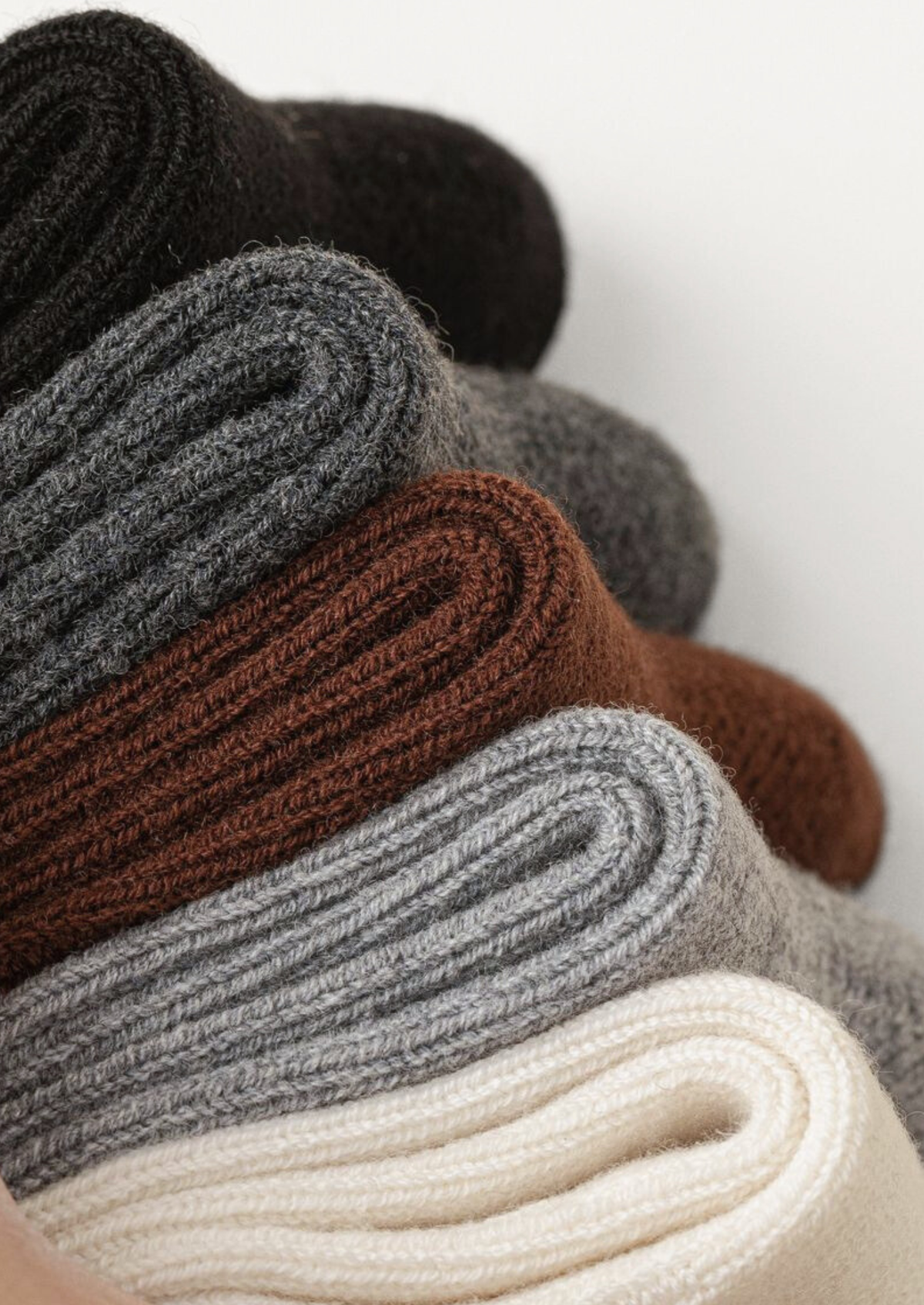 Black Ultra-Soft Ribbed Merino Wool Socks | Auremmont