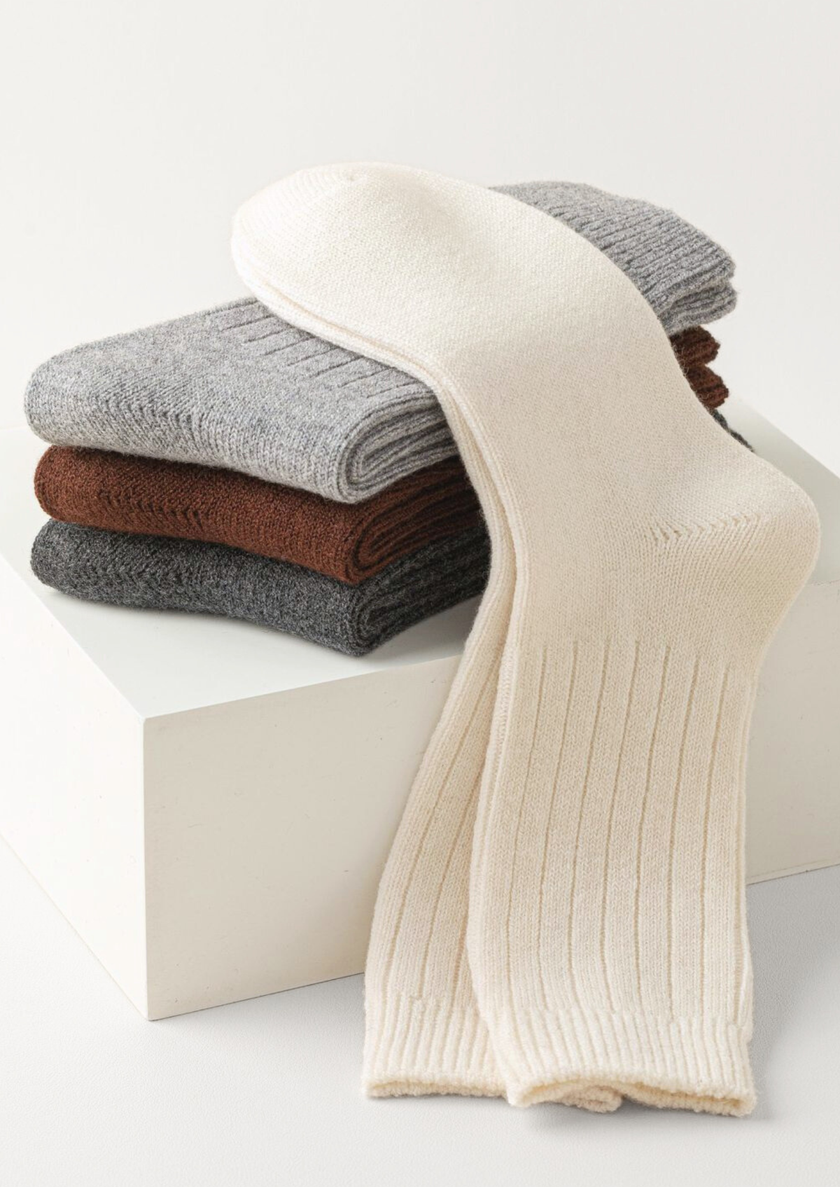 Ivory Ultra-Soft Ribbed Merino Wool Socks | Auremmont