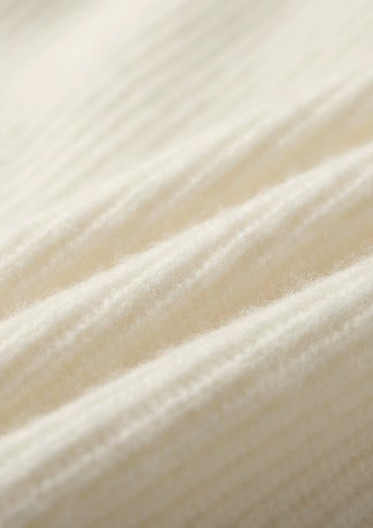 Premium Cashmere Ribbed V-Neck Sweater | Auremmont