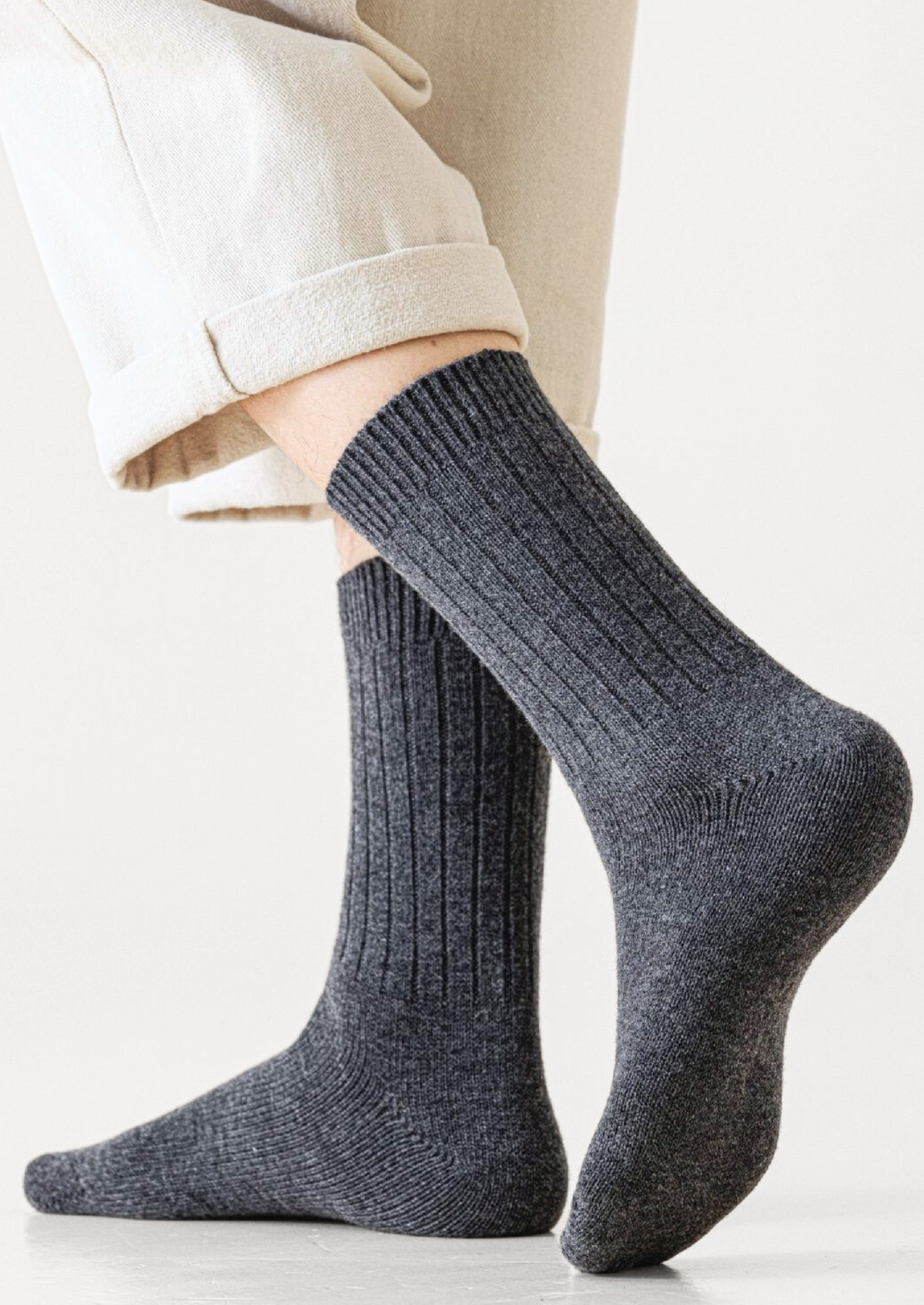 Black Ultra-Soft Ribbed Merino Wool Socks | Auremmont