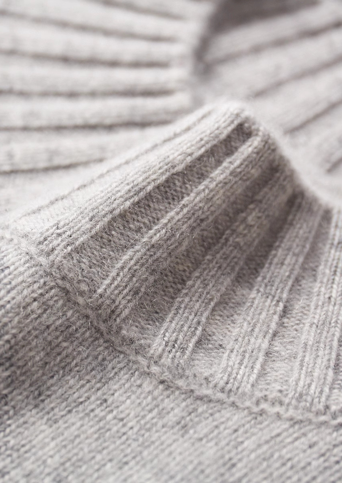 Pure Cashmere Mockneck Sweater | Auremmont
