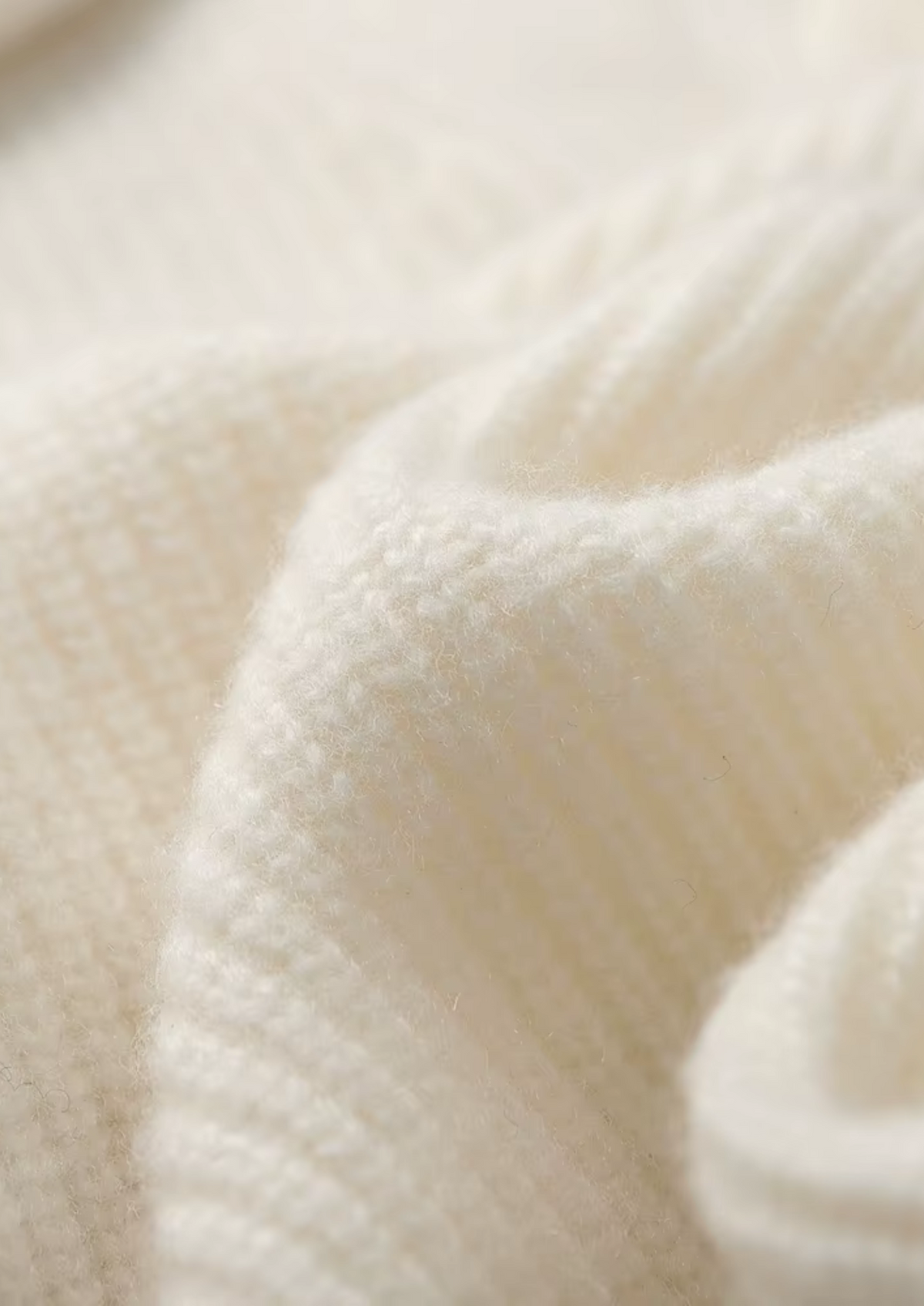Premium Cashmere Ribbed V-Neck Sweater | Auremmont