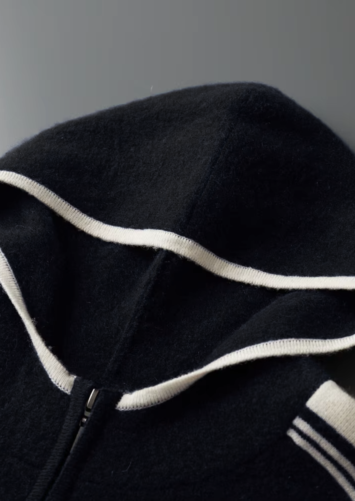 Pure Extra-Fine Merino Wool Black Damien Set | Auremmont