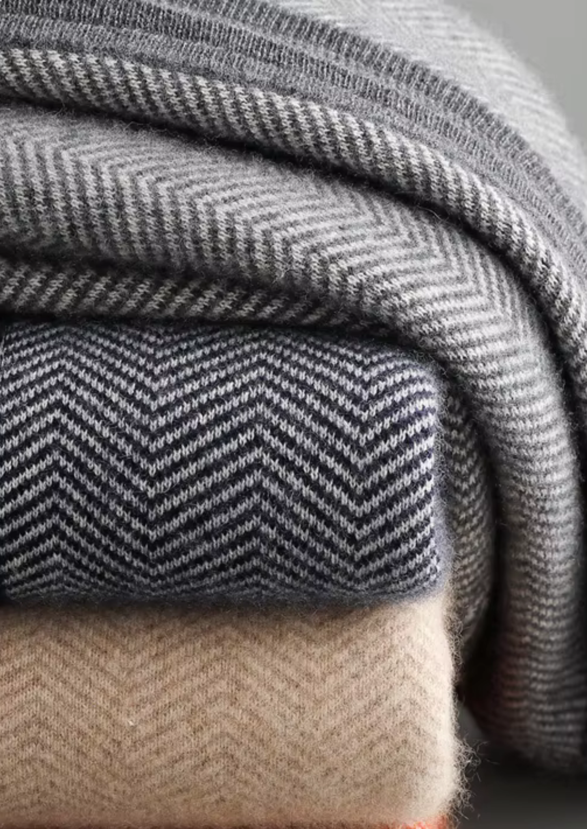 Pure Extra-Fine Merino Wool Sand Herringbone Set | Auremmont