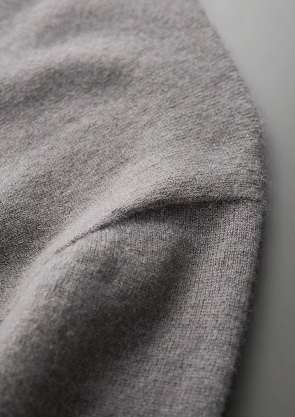 Premium Cashmere Classic Crewneck T-Shirt - Ashen Truffle | Auremmont