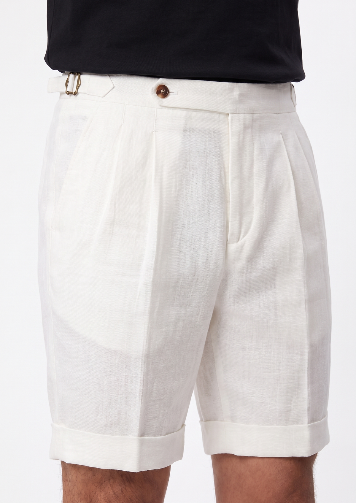White Pleated Linen Seaside Shorts | Auremmont