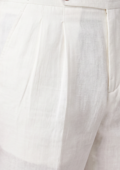 White Pleated Linen Seaside Shorts | Auremmont