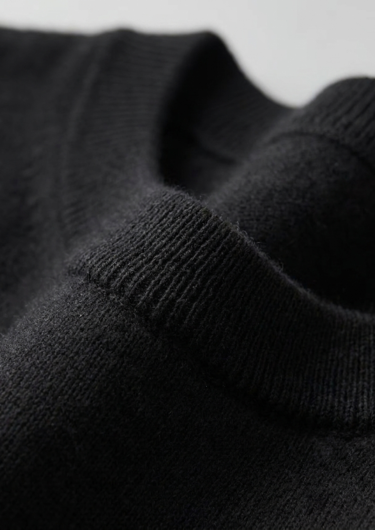 Premium Cashmere Classic Crewneck T-Shirt - Black | Auremmont