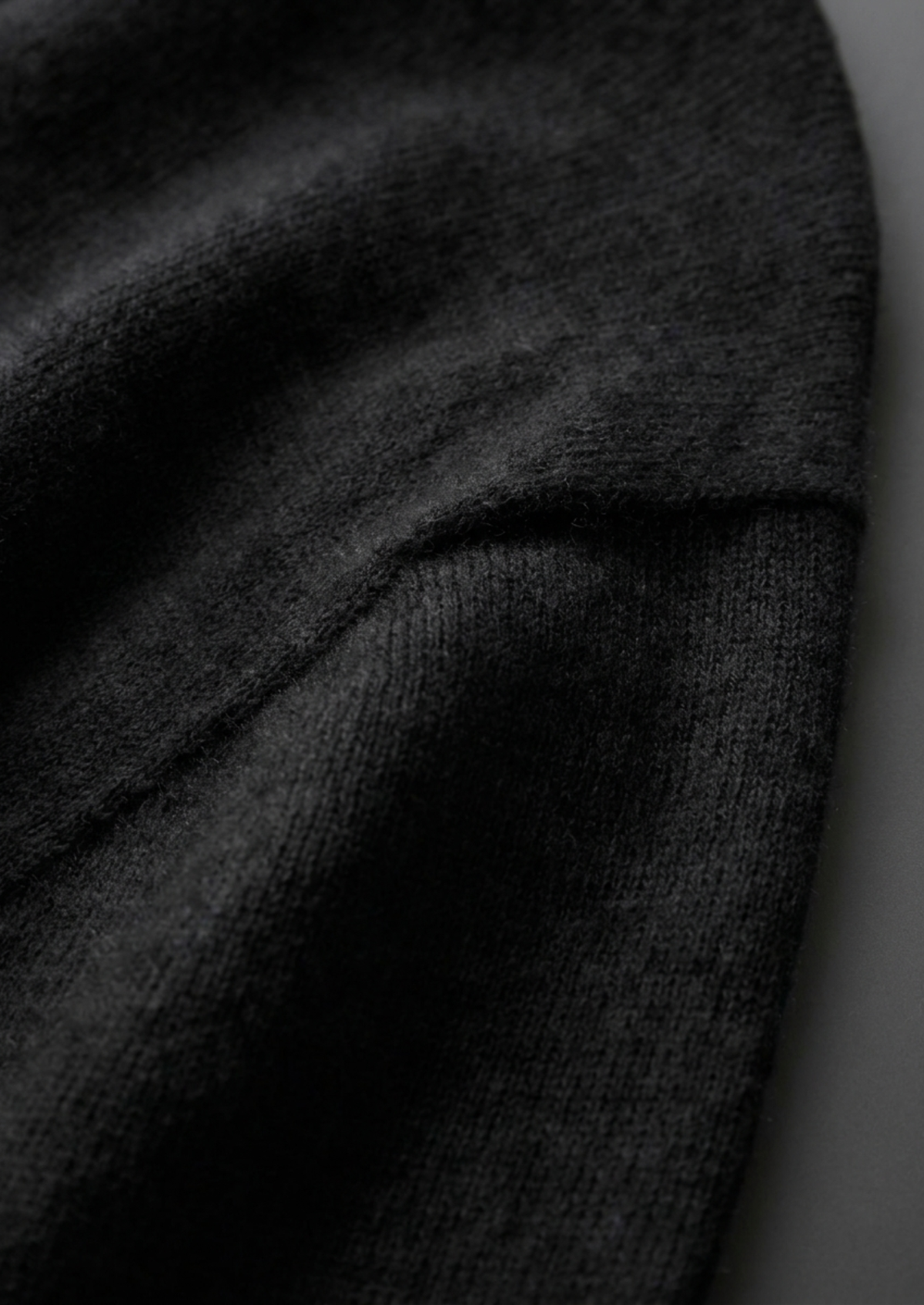 Premium Cashmere Classic Crewneck T-Shirt - Black | Auremmont