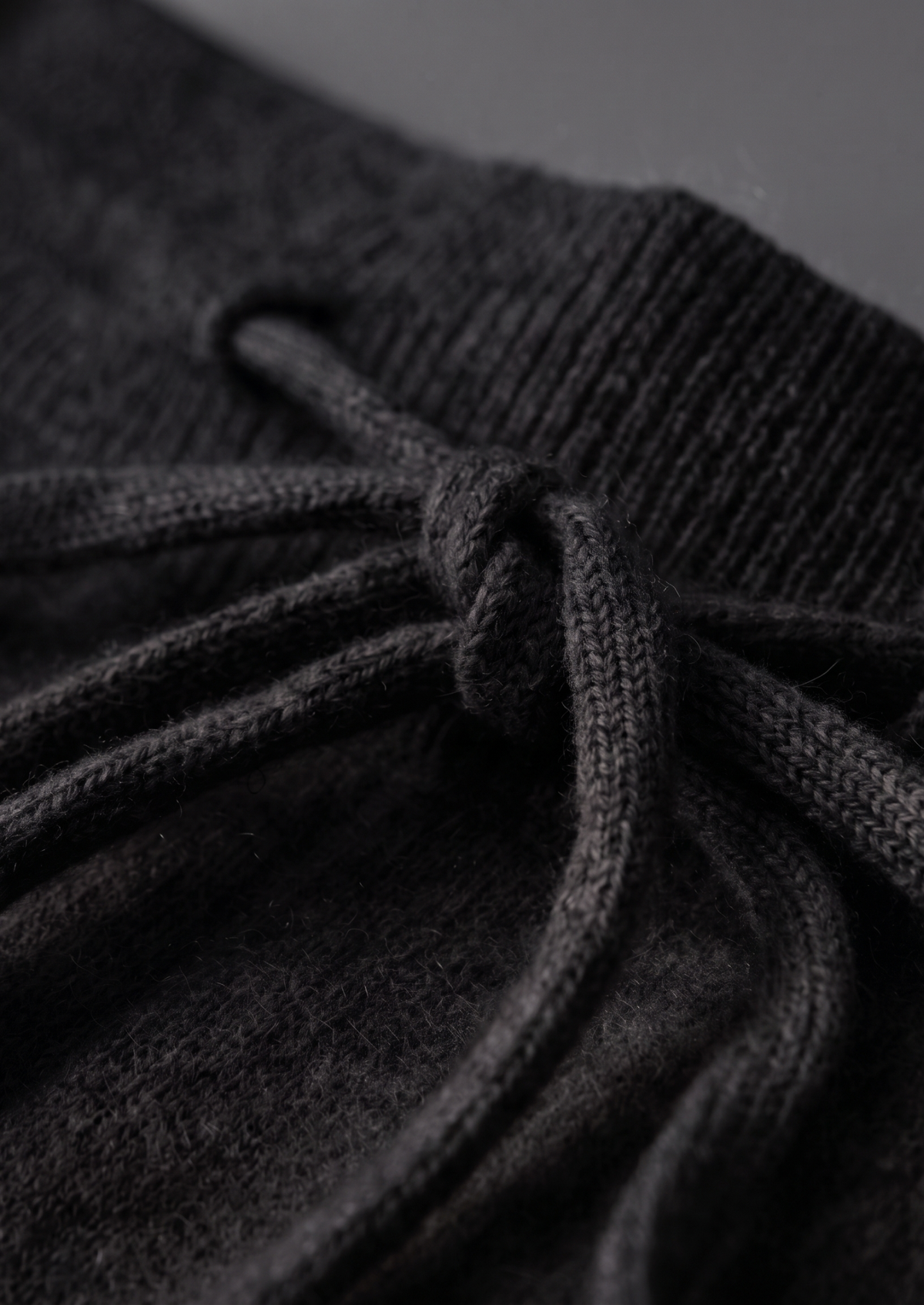 Pure Extra-Fine Merino Wool Black Luzzo Set | Auremmont